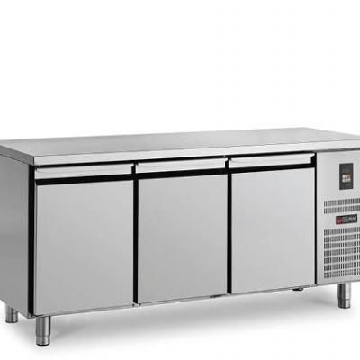 3 Doors Refrigerated pastry counter 